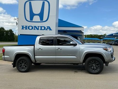 Used 2023 Toyota Tacoma SR5 w/ Technology Package AWD/4WD image 2