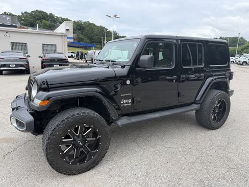 Used 2020 Jeep Wrangler Unlimited Sahara w/ Dual Top Group AWD/4WD image 3