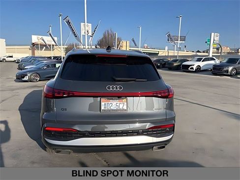 Used 2025 Audi Q5 Premium w/ Convenience Package image 4