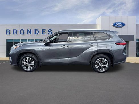 Used 2020 Toyota Highlander XLE AWD/4WD image 1