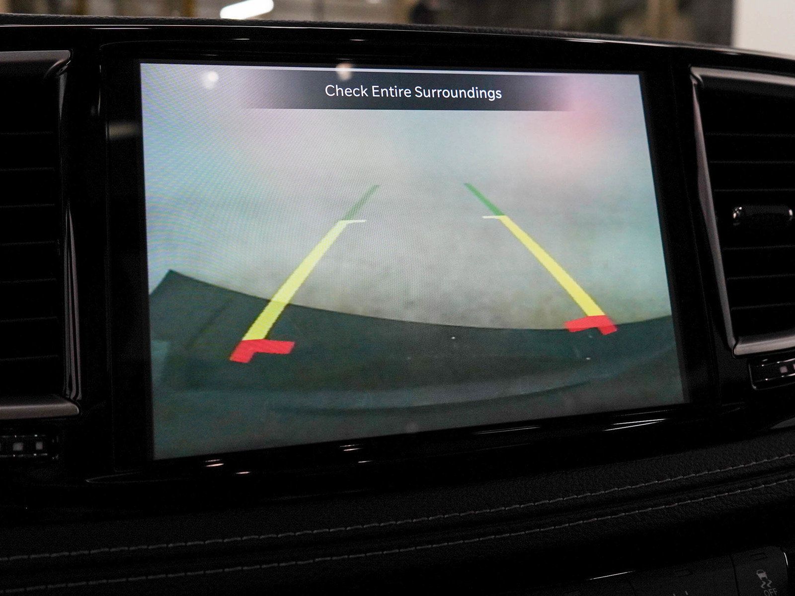 Used 2023 Chrysler Pacifica Limited FWD image 31