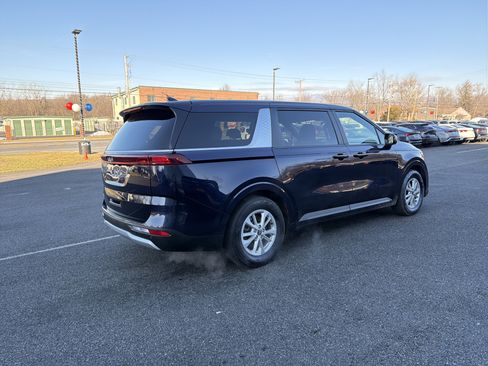 Used 2023 Kia Carnival LX image 6