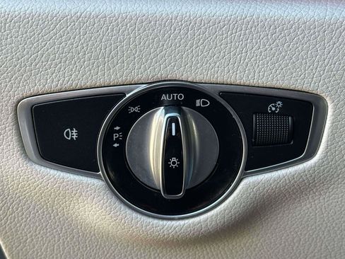 Used 2017 Mercedes-Benz E 300 4MATIC image 21