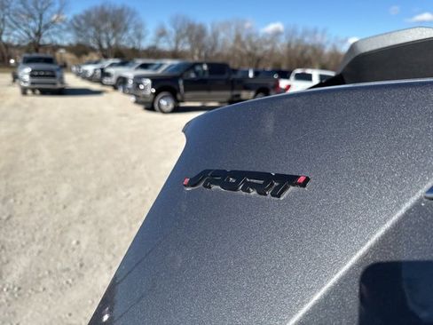 Used 2022 Ford Explorer XLT image 10