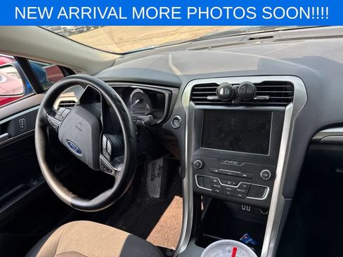 Used 2019 Ford Fusion SE FWD image 12