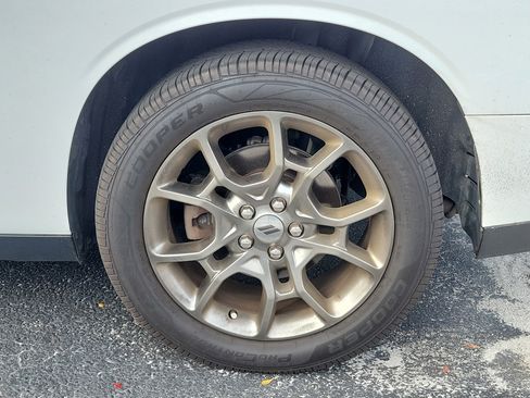 Used 2017 Dodge Challenger GT w/ Technology Group image 4