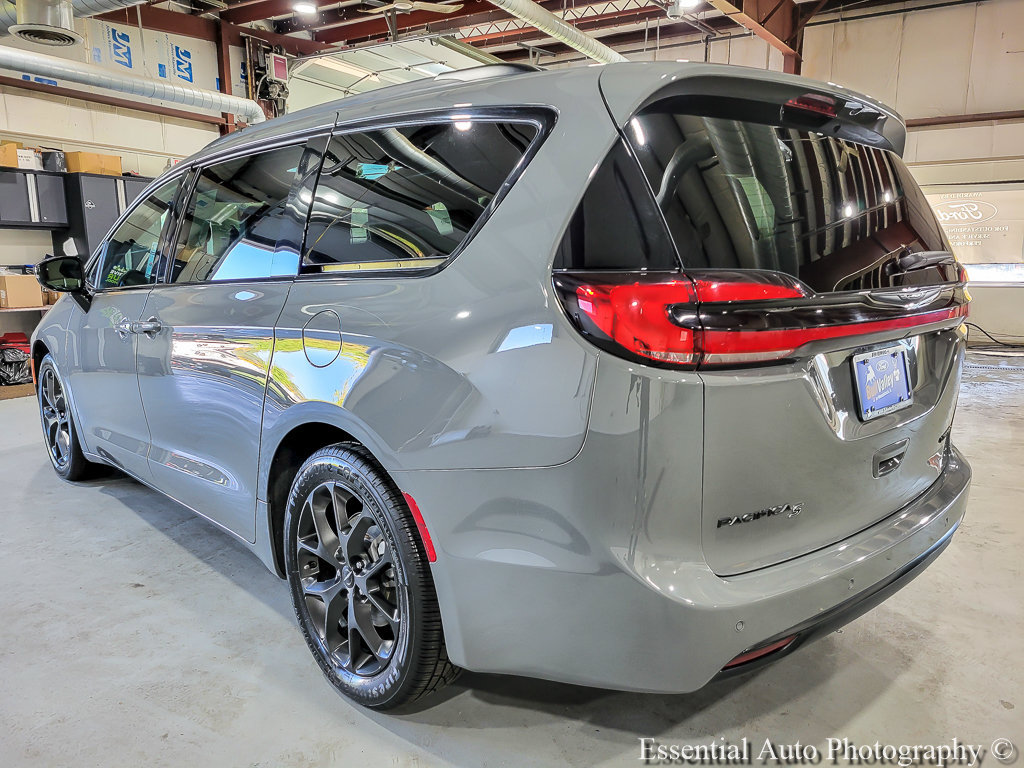 Used 2025 Chrysler Pacifica Limited FWD image 5