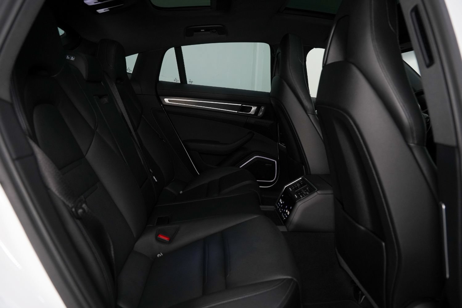 Used 2023 Porsche Panamera 4 Platinum Edition AWD/4WD image 32
