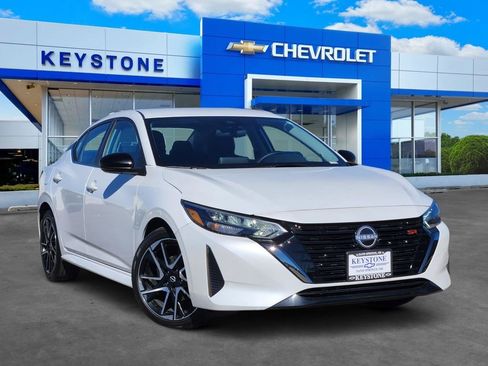 Used 2025 Nissan Sentra SR FWD image 1