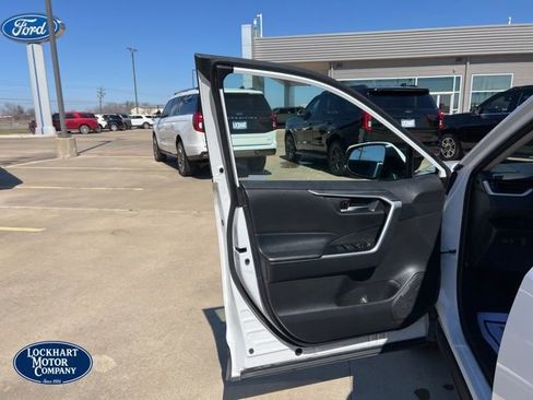 Used 2024 Toyota RAV4 XLE image 9