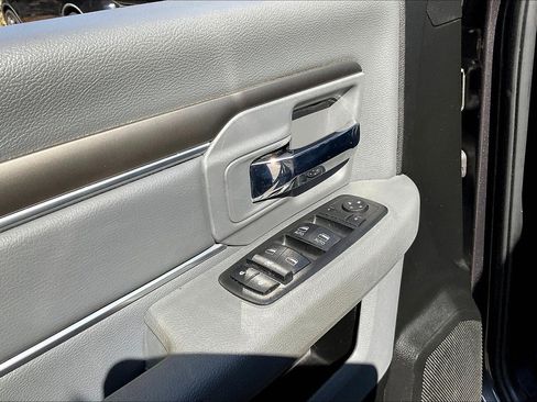 Used 2019 RAM 1500 Classic SLT image 31