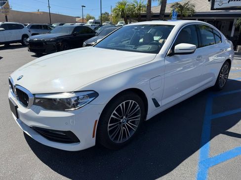 Used 2018 BMW 530e w/ Premium Package RWD image 3