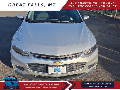 Used 2018 Chevrolet Malibu LT image 2