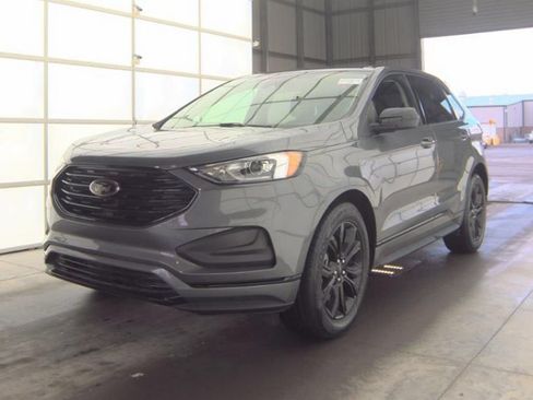 Used 2024 Ford Edge SE w/ Black Appearance Package AWD/4WD image 2