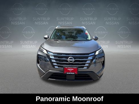 Used 2025 Nissan Rogue SV w/ SV Premium Package FWD image 10