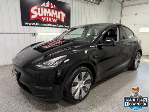 Used 2021 Tesla Model Y Long Range AWD/4WD image 1