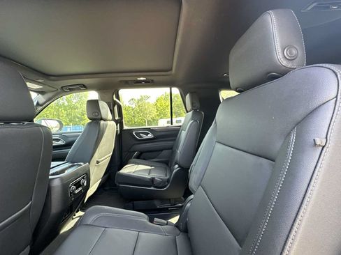 Used 2022 Chevrolet Tahoe Z71 w/ Luxury Package AWD/4WD image 21