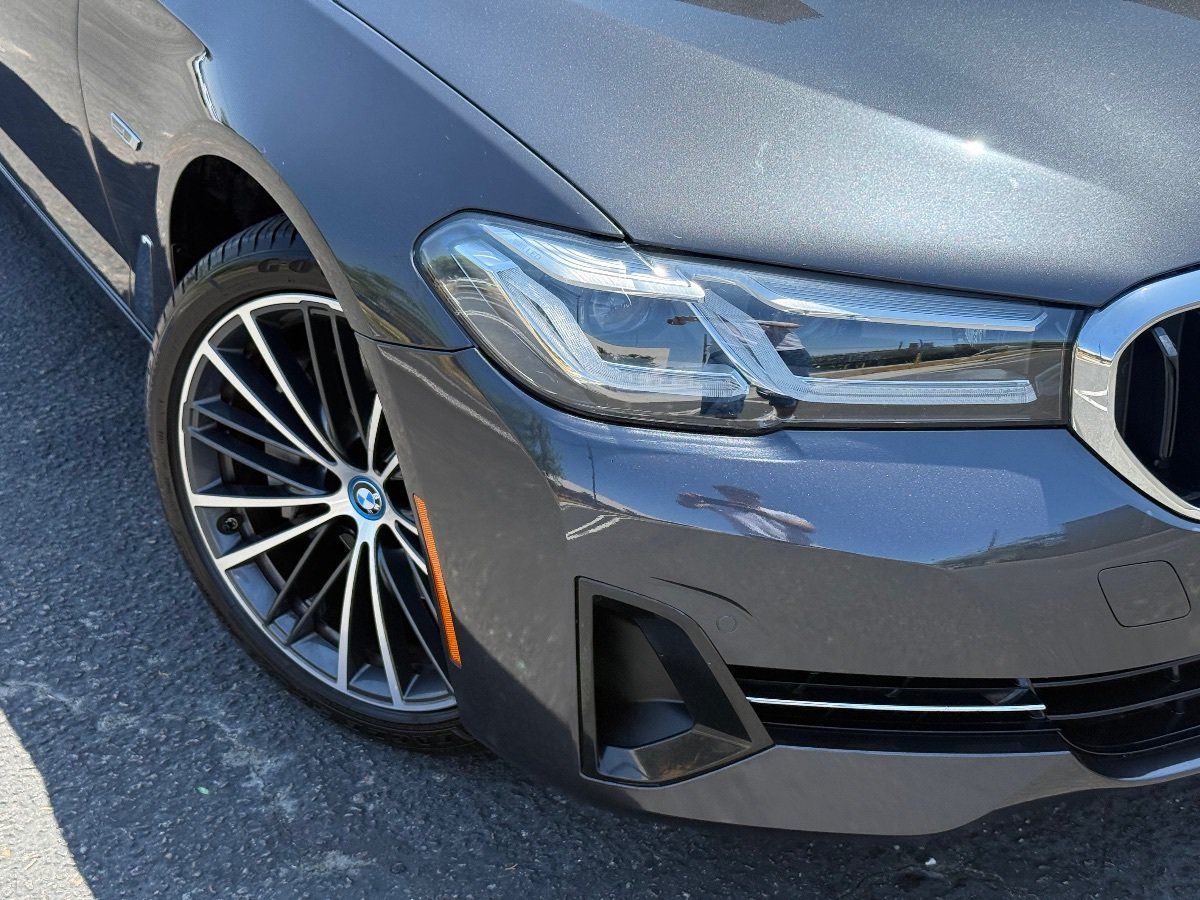 Used 2023 BMW 530e w/ Convenience Package RWD image 3
