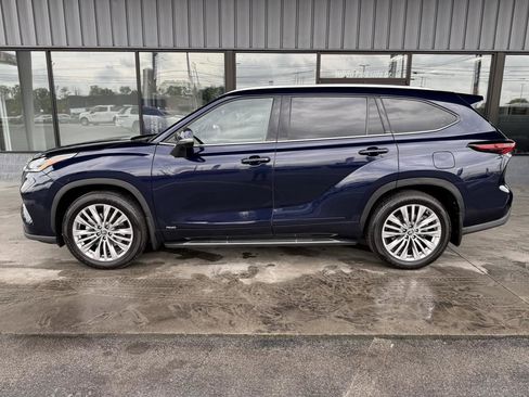 Used 2024 Toyota Highlander Platinum AWD/4WD image 9