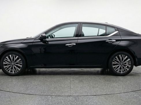 Used 2025 Nissan Altima 2.5 SV image 5