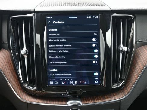 Used 2023 Volvo XC60 B5 Ultimate w/ Protection Package Premier image 17