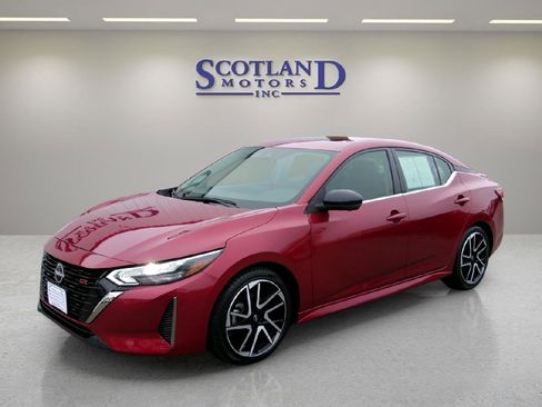 Used 2025 Nissan Sentra SR w/ SR Premium Package image 2