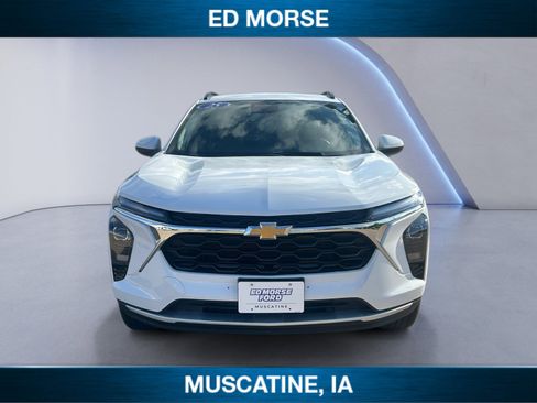 Used 2025 Chevrolet Trax LT w/ LT Convenience Package FWD image 8