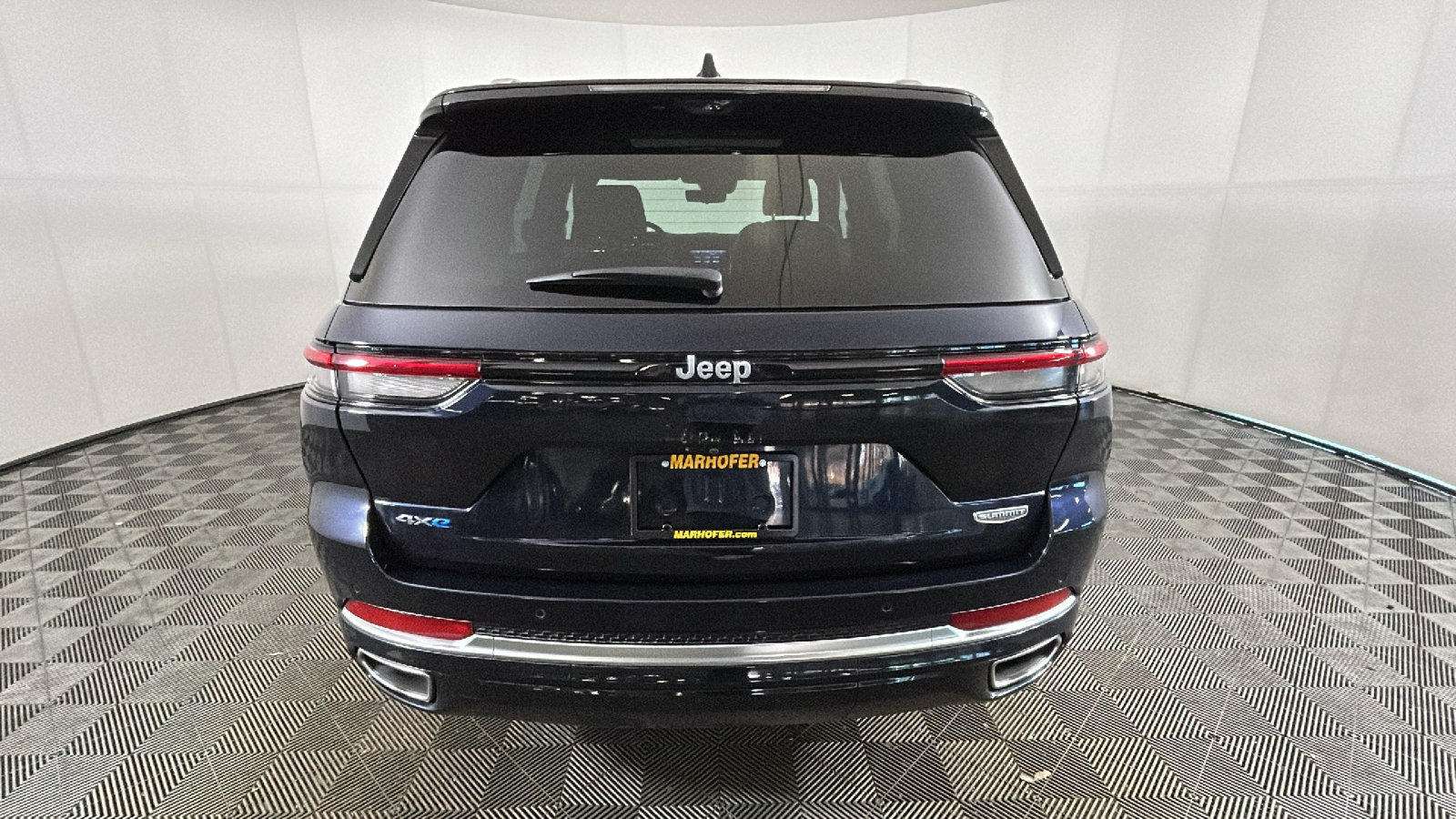 Used 2022 Jeep Grand Cherokee Summit AWD/4WD image 4