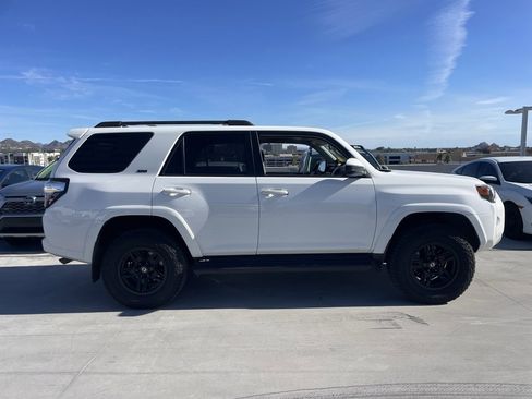 Used 2015 Toyota 4Runner SR5 image 3