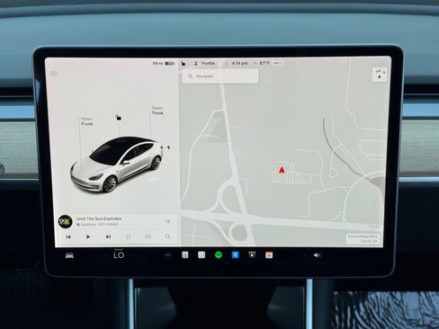 Used 2018 Tesla Model 3 Long Range image 21