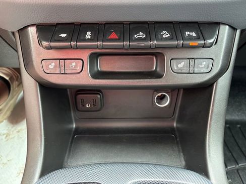 Used 2021 Chevrolet Colorado Z71 AWD/4WD image 17