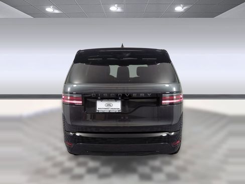 Used 2025 Land Rover Discovery Dynamic SE image 8