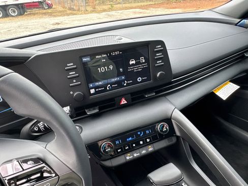 New 2026 Hyundai Elantra Sport FWD image 17