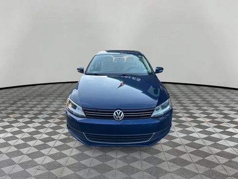 Used 2013 Volkswagen Jetta SE FWD image 3
