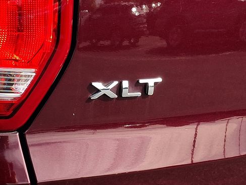 Certified 2018 Ford Explorer XLT w/ Equipment Group 202A AWD/4WD image 30