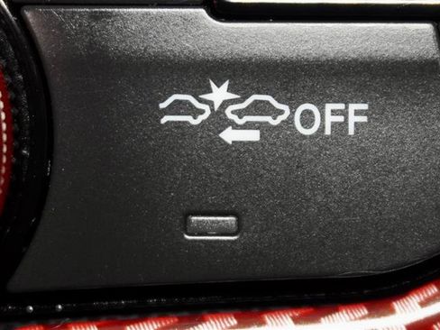 Used 2015 Dodge Challenger SXT Plus w/ Premium Sound Group image 21