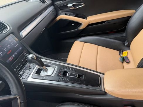 Used 2019 Porsche 718 Boxster RWD image 10