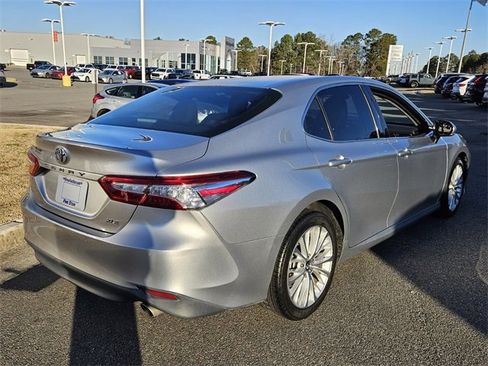 Used 2018 Toyota Camry XLE image 12