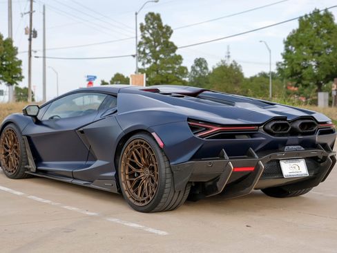 Used 2025 Lamborghini Revuelto image 13