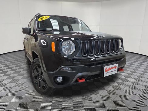 Used 2018 Jeep Renegade Trailhawk AWD/4WD image 2