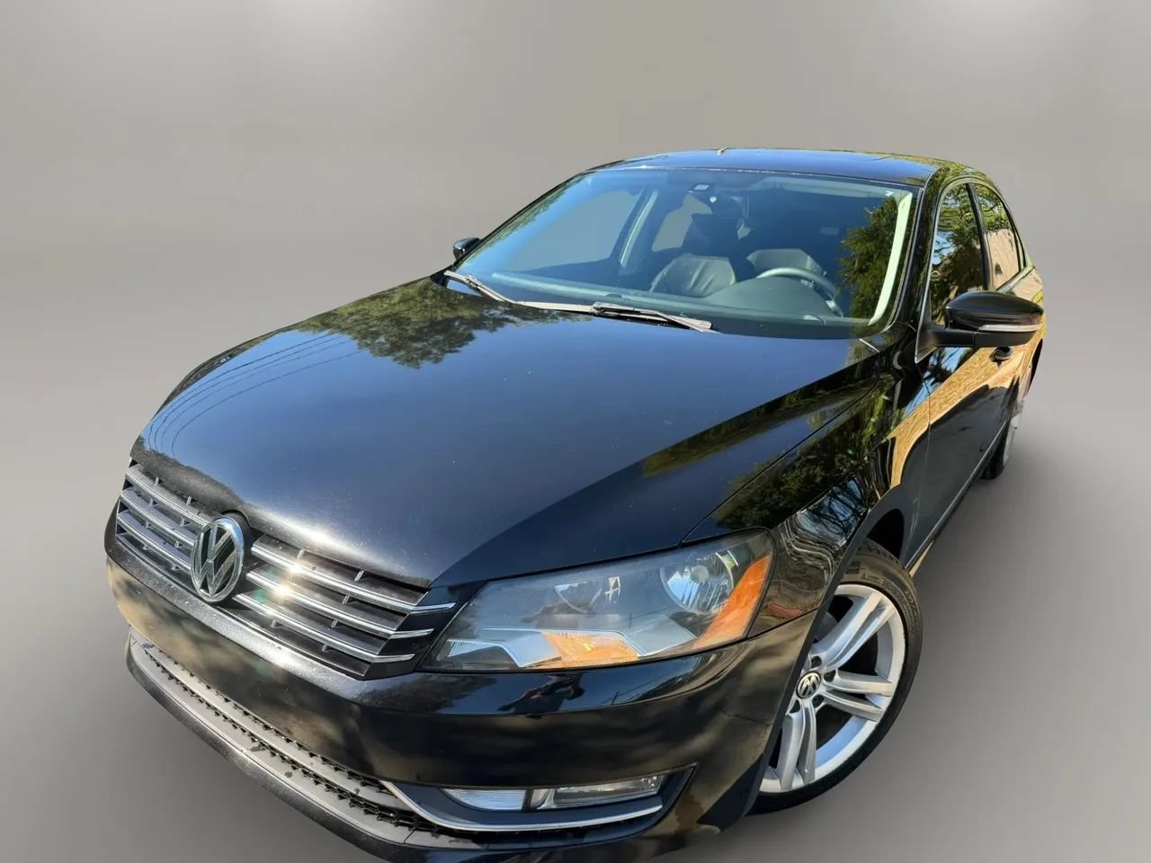 Used 2013 Volkswagen Passat TDI SEL Premium FWD image 1