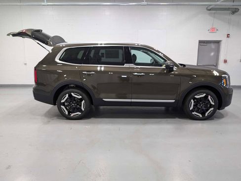 Used 2024 Kia Telluride S w/ S Sunroof Package image 7
