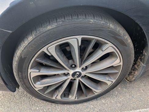 Used 2018 Kia Cadenza Technology image 3