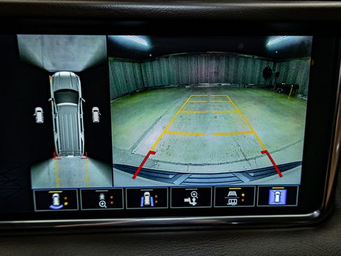 Used 2022 GMC Yukon Denali w/ Denali Premium Package image 18