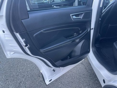 Used 2016 Ford Edge Titanium w/ Equipment Group 301A AWD/4WD image 19