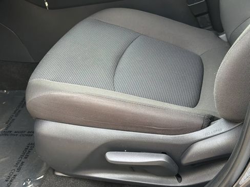 Used 2025 Toyota RAV4 LE AWD/4WD image 18