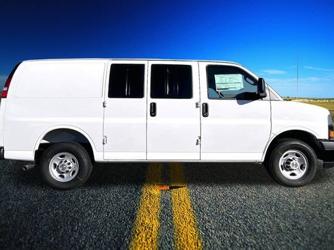 New 2025 Chevrolet Express 2500 Work Van w/ Driver Convenience Package image 18