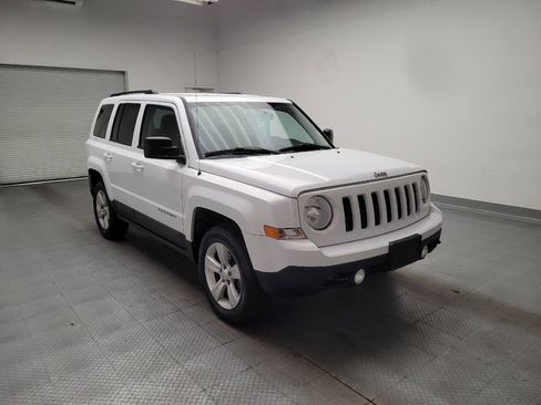 Used 2016 Jeep Patriot Sport w/ Power Value Group AWD/4WD image 13