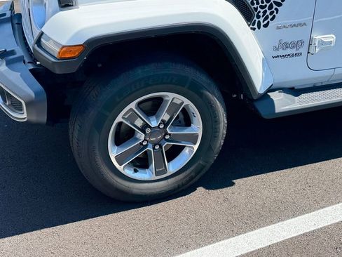 Used 2018 Jeep Wrangler Unlimited Sahara image 3