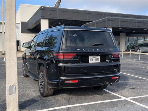 Used 2024 Jeep Wagoneer Series II w/ Flexible Seating Group image 3